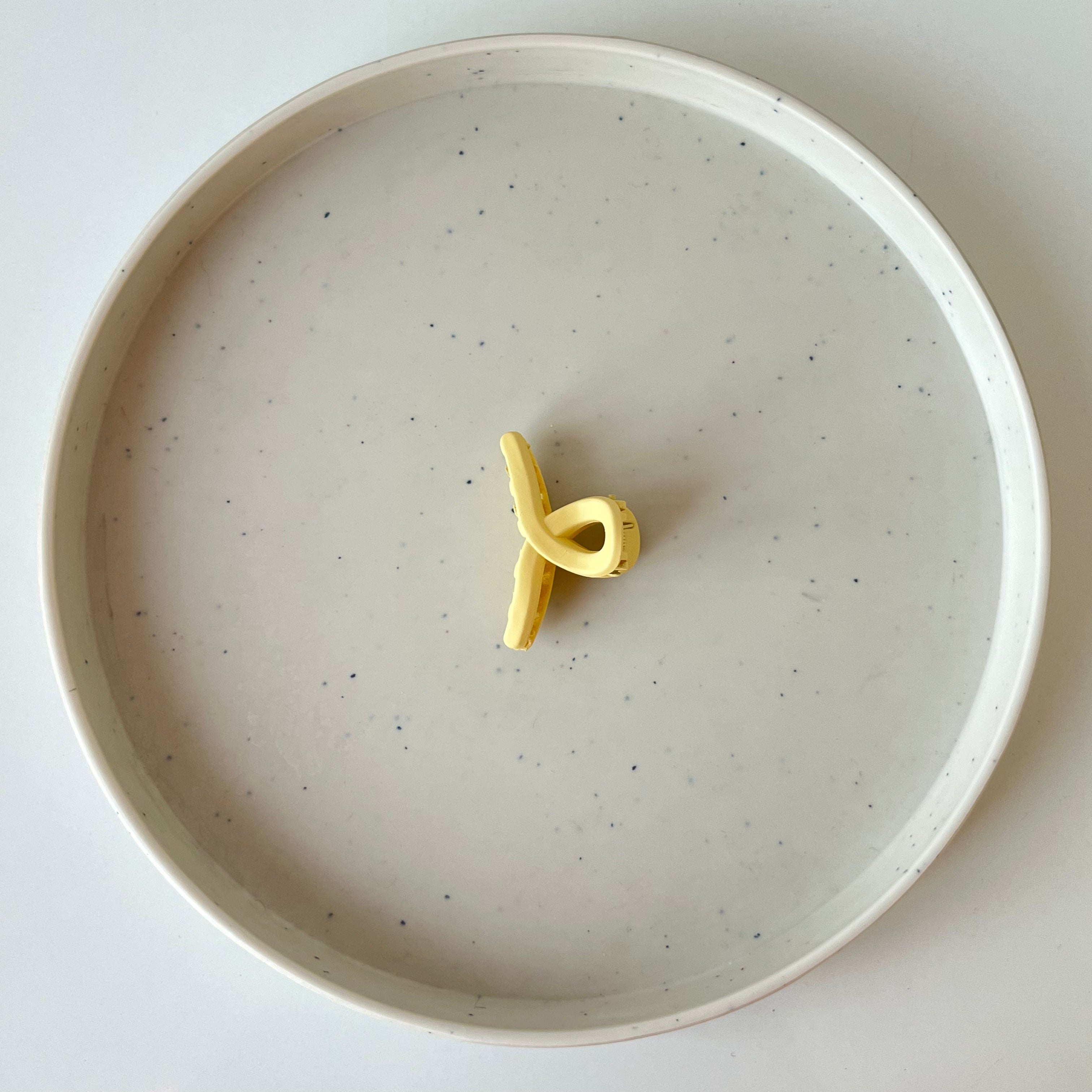 Matte Twist – Small Hair Claw